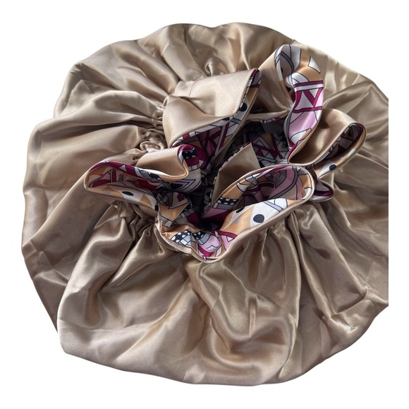 Luxury Reversible Satin Bonnet – Gold & Geometric Print - Picture 2 of 2